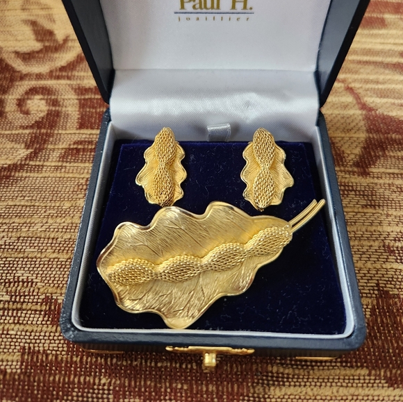 Continental Gold Tone Leaf Brooch and Clip On Earring Set - Picture 1 of 7